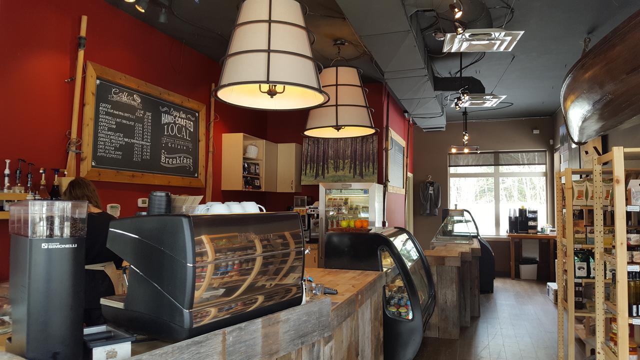 Sproat Lake Landing Resort Great Central エクステリア 写真