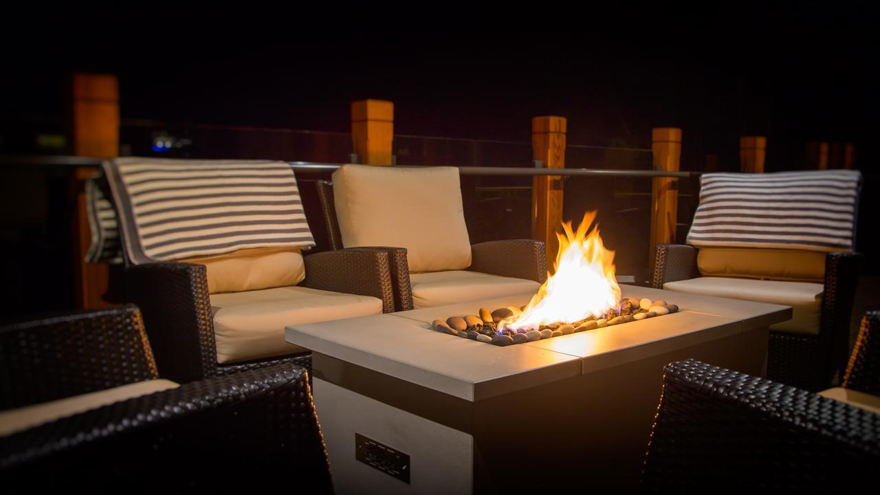 Sproat Lake Landing Resort Great Central エクステリア 写真