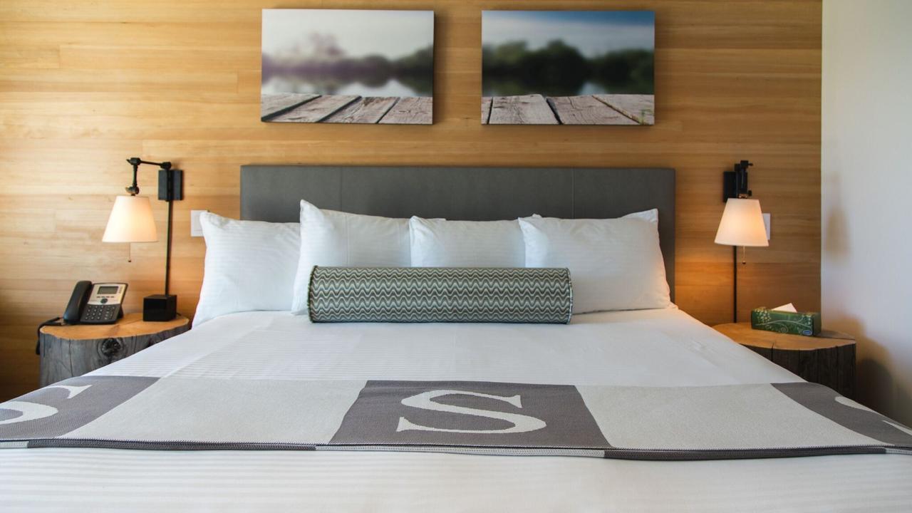Sproat Lake Landing Resort Great Central エクステリア 写真