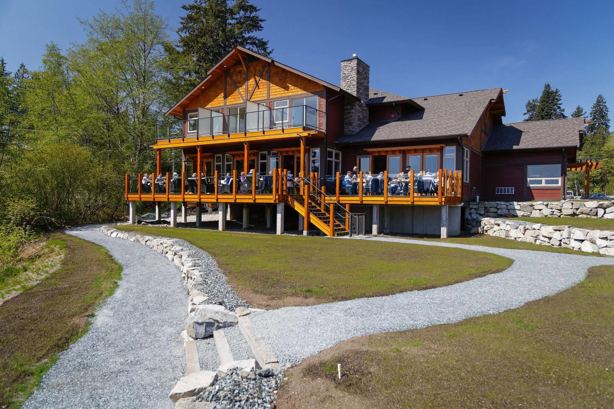 Sproat Lake Landing Resort Great Central エクステリア 写真