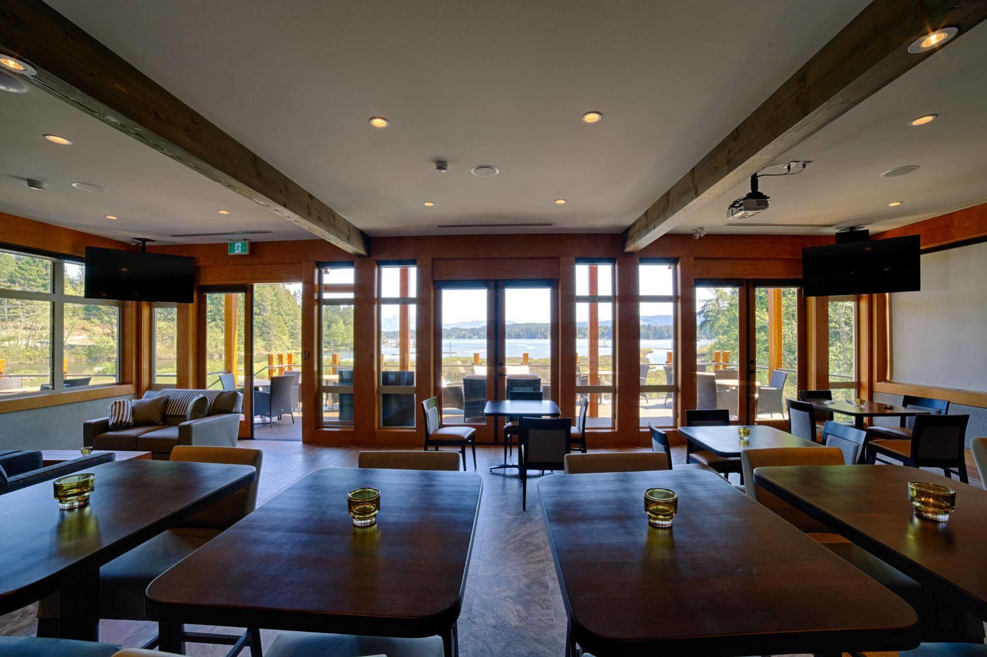 Sproat Lake Landing Resort Great Central エクステリア 写真