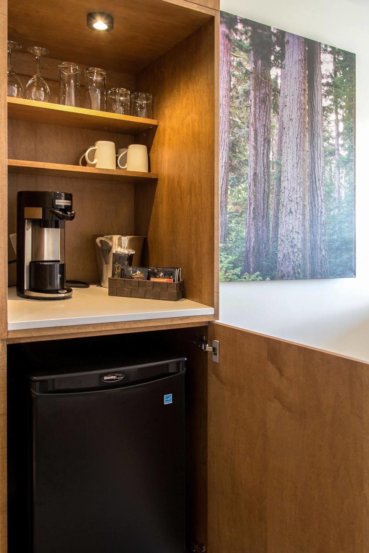 Sproat Lake Landing Resort Great Central エクステリア 写真