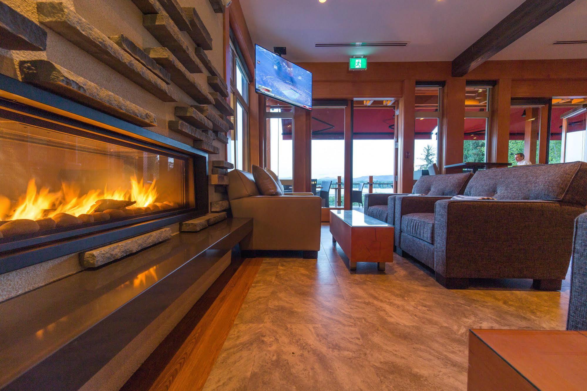 Sproat Lake Landing Resort Great Central エクステリア 写真