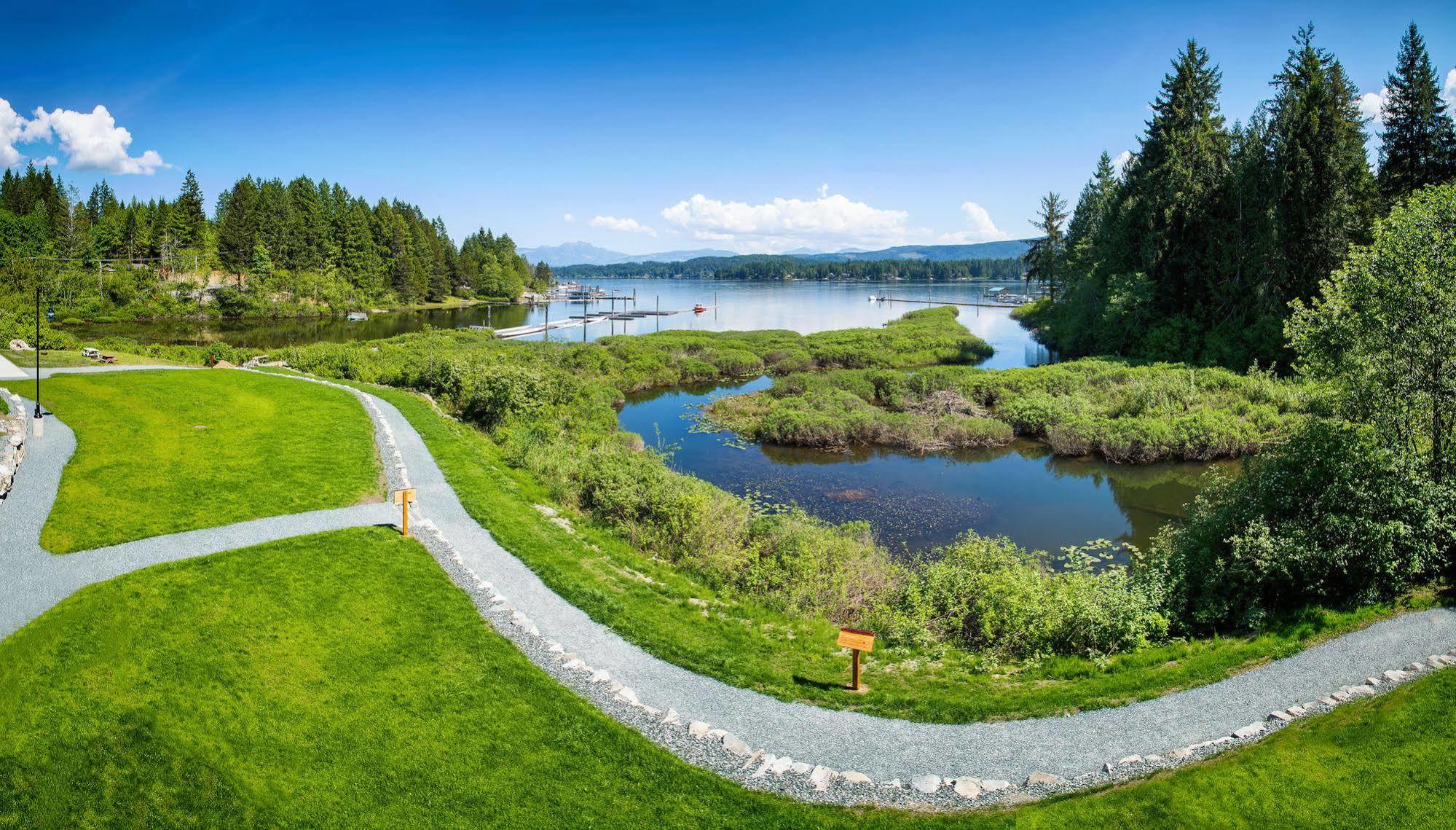 Sproat Lake Landing Resort Great Central エクステリア 写真