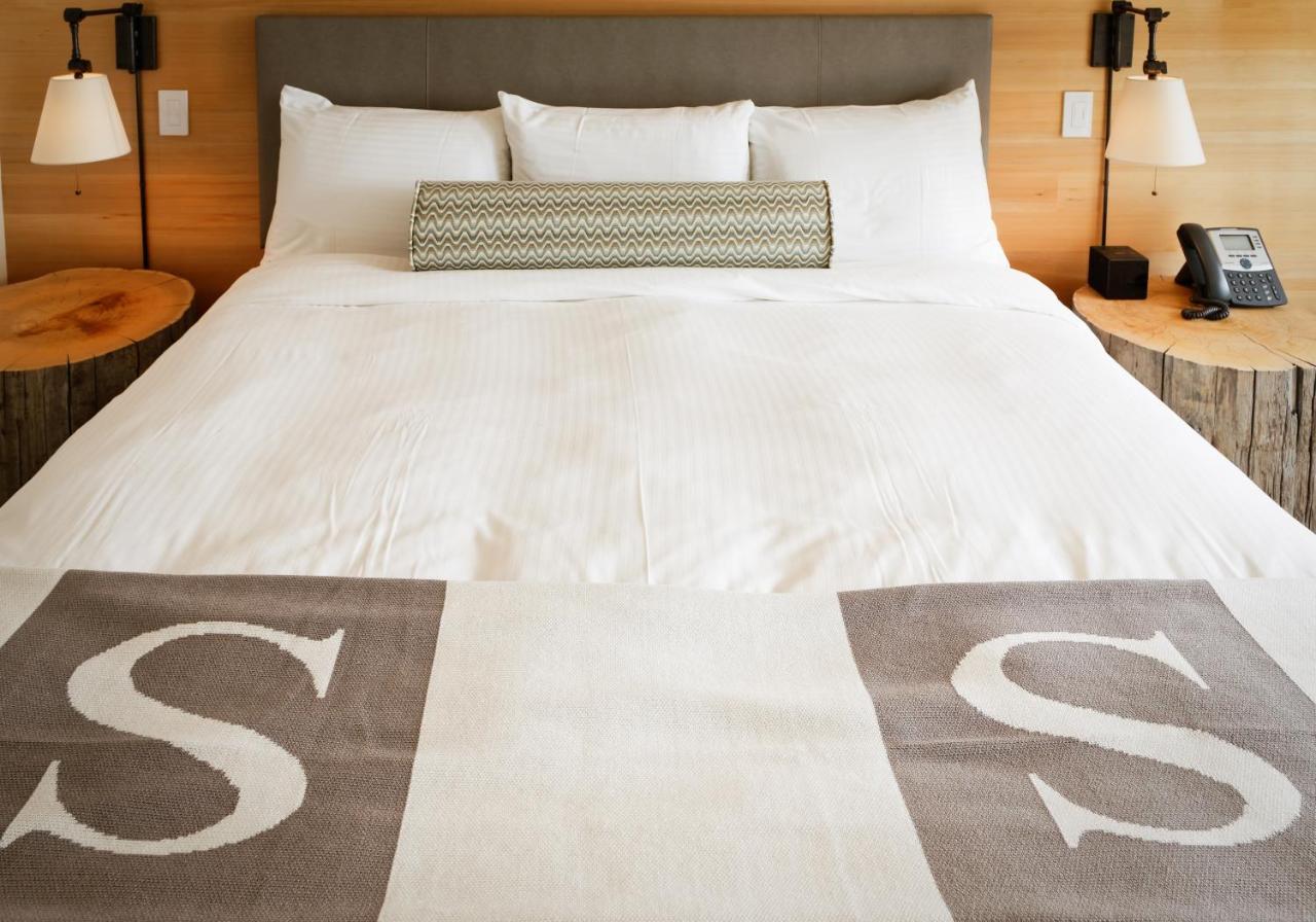 Sproat Lake Landing Resort Great Central エクステリア 写真