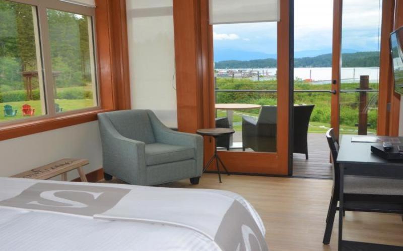 Sproat Lake Landing Resort Great Central エクステリア 写真